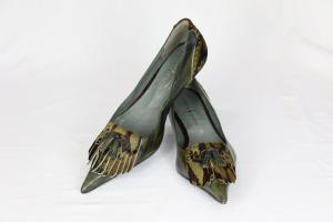 Zapato tacón bajo, puntera afilada, tipo salón.