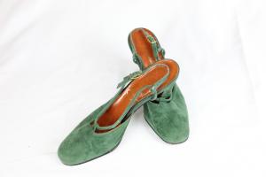 Zapatos tacón alto con cintas sin talón.