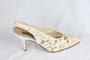 Zapato de boda de encaje.