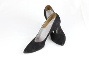 Zapato tacón aguja alto, tipo salón.