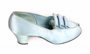 Zapatos con adorno plisado en empeine.